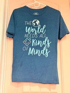 Autism Awareness Graphic Tee “The World Needs All Kinds of Minds” Size Small